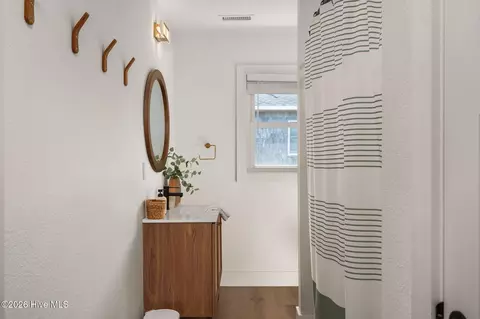 Bath - 2306 Raymond Ave, Kill Devil Hills, NC 27948 photo 4 of 5