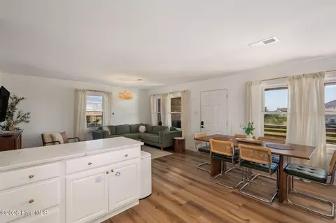 Dining - 2306 Raymond Ave, Kill Devil Hills, NC 27948 photo 2 of 4