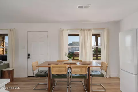 Dining - 2306 Raymond Ave, Kill Devil Hills, NC 27948 photo 3 of 4