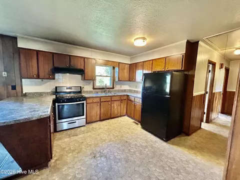 Kitchen - 1918 Us Hwy 74 E Hwy, Hamlet, NC 28345 photo 3 of 3