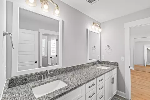 Bath - 752 Nuttall St, Evans, GA 30809 photo 5 of 5