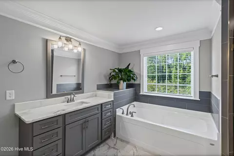 Bath - 752 Nuttall St, Evans, GA 30809 photo 3 of 5