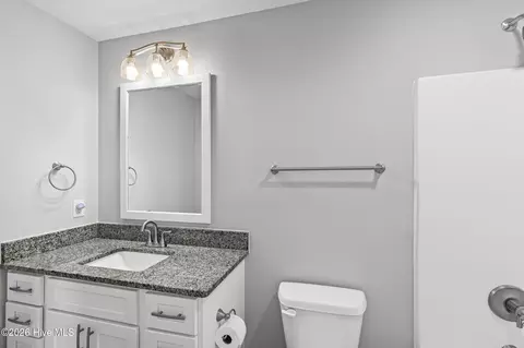Bath - 752 Nuttall St, Evans, GA 30809 photo 4 of 5
