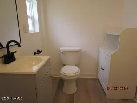 Bath - 424 Louise St, Winfall, NC 27985 photo 1 of 3