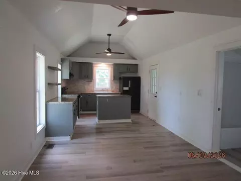 Living - 424 Louise St, Winfall, NC 27985 photo 2 of 5