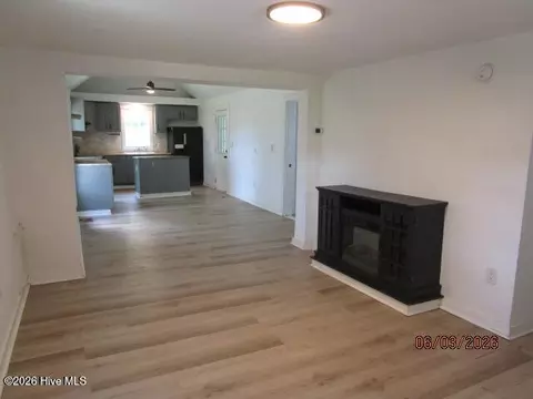 Living - 424 Louise St, Winfall, NC 27985 photo 1 of 5
