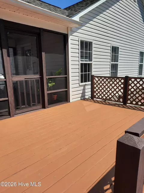 Exterior - 227 E Ivybridge Dr, Hubert, NC 28539 photo 5 of 6