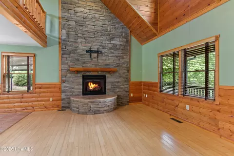 Living - 126 River Top Vw, Murphy, NC 28906 photo 3 of 7