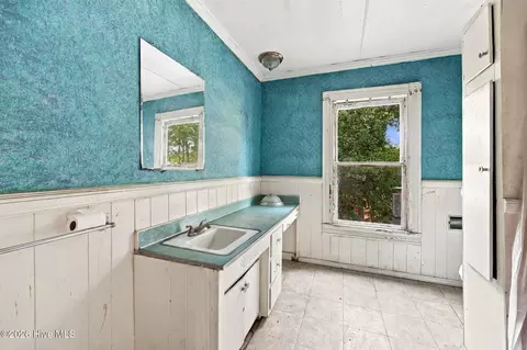 Bath - 653 Third St, Ayden, NC 28513 photo 2 of 3