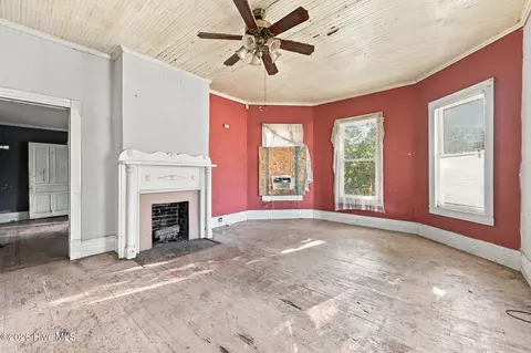Living - 653 Third St, Ayden, NC 28513 photo 4 of 6
