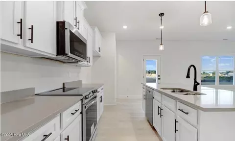 Kitchen - 2133 Sandbrook Loop, Leland, NC 28451 photo 3 of 3