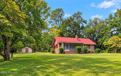 20440 Wagram Rd, Laurinburg, NC 28352