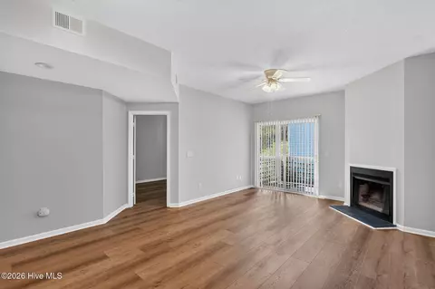 4240 Wilshire Blvd #202E, Wilmington, NC 28403