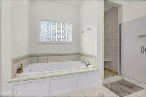 Bath - 302 Pecan Ct, Hampstead, NC 28443 photo 3 of 4