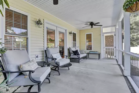 Exterior - 302 Pecan Ct, Hampstead, NC 28443 photo 10 of 12