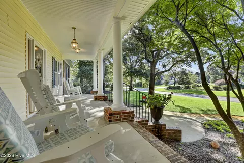 Exterior - 302 Pecan Ct, Hampstead, NC 28443 photo 4 of 12