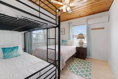Bedroom - 312 E Bogue Blvd, Atlantic Beach, NC 28512 photo 4 of 7