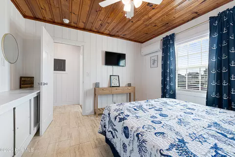 Bedroom - 312 E Bogue Blvd, Atlantic Beach, NC 28512 photo 3 of 7