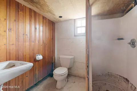 Bath - 312 E Bogue Blvd, Atlantic Beach, NC 28512 photo 2 of 2