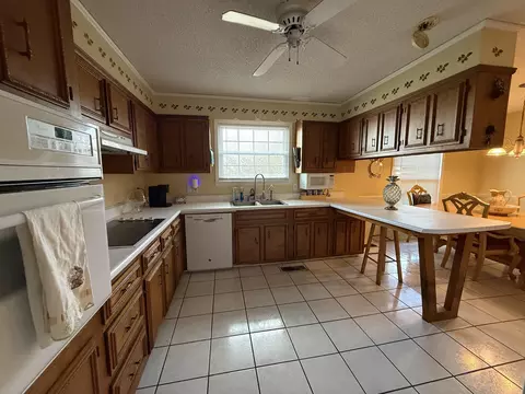 Kitchen - 3104 Whiteoak Rd, Thomson, GA 30824 photo 2 of 3