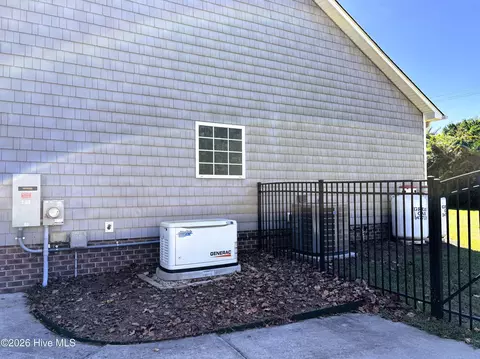 Exterior - 25 Sailview Ct, Hampstead, NC 28443 photo 2 of 6