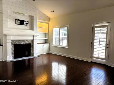 Living - 25 Sailview Ct, Hampstead, NC 28443 photo 1 of 3
