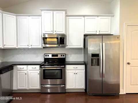 Kitchen - 25 Sailview Ct, Hampstead, NC 28443 photo 1 of 4