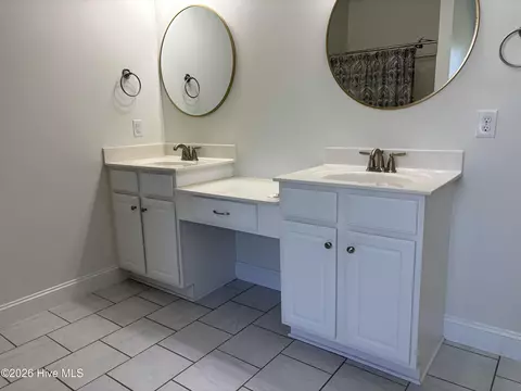 Bath - 25 Sailview Ct, Hampstead, NC 28443 photo 1 of 6