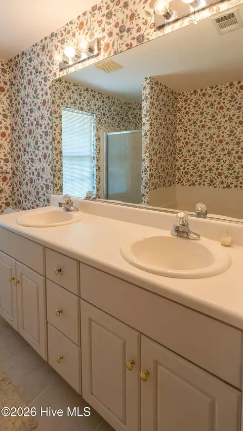 Bath - 1103 Maple Ridge Ct, Evans, GA 30809 photo 6 of 7