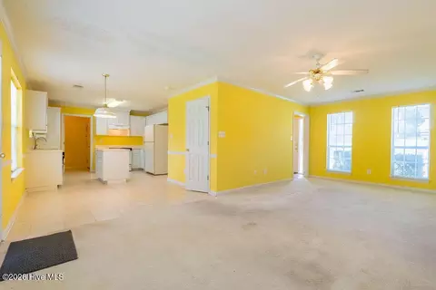 Living - 1103 Maple Ridge Ct, Evans, GA 30809 photo 3 of 5