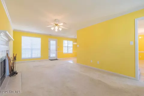 Living - 1103 Maple Ridge Ct, Evans, GA 30809 photo 2 of 5