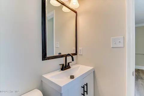 Bath - 4380 Roxbury Dr, Evans, GA 30809 photo 2 of 3