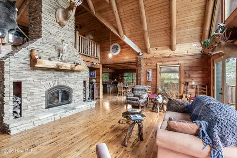 Living - 755 Wehutty Rd, Murphy, NC 28906 photo 3 of 4