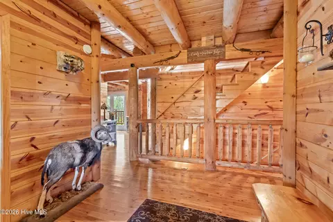 Entry Way - 755 Wehutty Rd, Murphy, NC 28906 photo 2 of 15