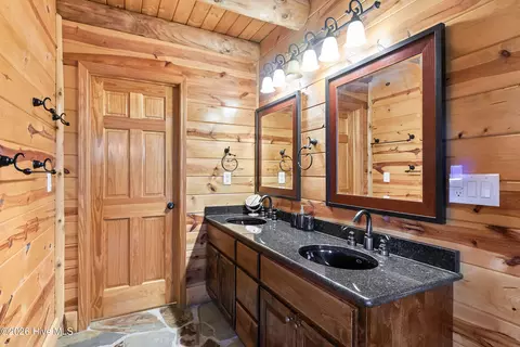 Bath - 755 Wehutty Rd, Murphy, NC 28906 photo 4 of 9