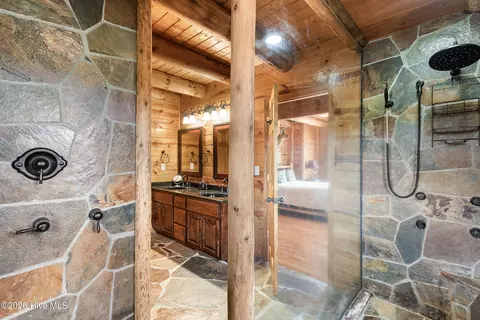 Bath - 755 Wehutty Rd, Murphy, NC 28906 photo 3 of 9