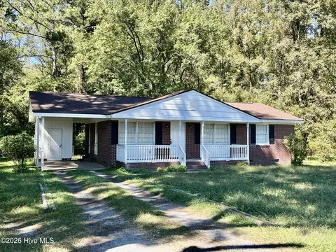 18040 Wagram Rd, Laurinburg, NC 28352