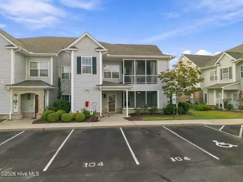 1941 Tara Ct #104, Greenville, NC 27858