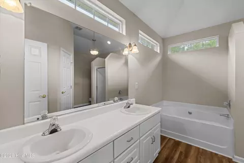 Bath - 2071 Summerton Cir, Evans, GA 30809 photo 1 of 5