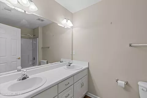 Bath - 2071 Summerton Cir, Evans, GA 30809 photo 4 of 5