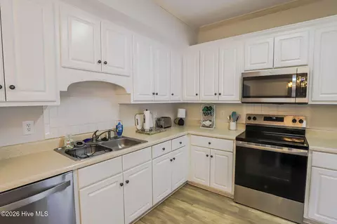 Kitchen - 2811 Brickrun Way, Augusta, GA 30909 photo 2 of 3