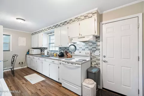Kitchen - 67 Thomas Ave, Chadbourn, NC 28431 photo 1 of 2
