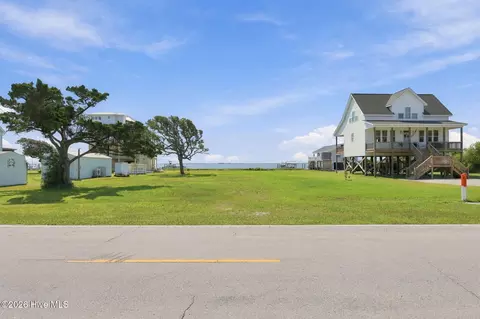 606 Island Rd, Harkers Island, NC 28531