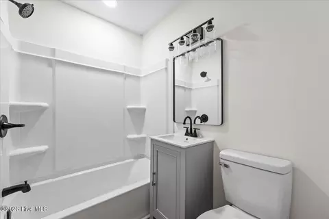 Bath - 2021 Virginia Ave, Augusta, GA 30906 photo 3 of 3