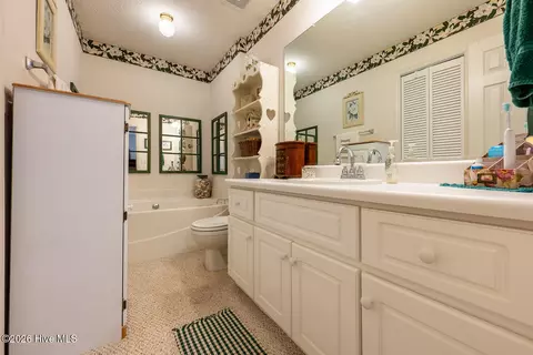 Bath - 621 Dunloe Cir, Evans, GA 30809 photo 1 of 2