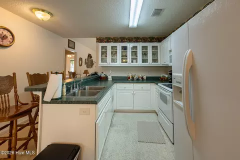 Kitchen - 621 Dunloe Cir, Evans, GA 30809 photo 2 of 2