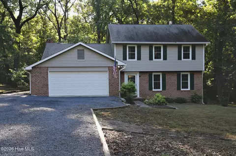 110 Stornoway Dr, Southern Pines, NC 28387