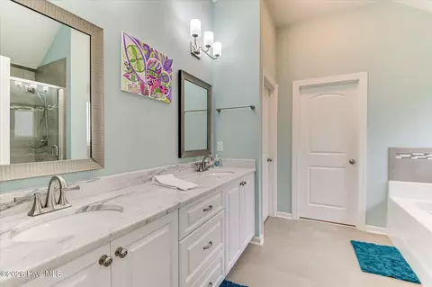 Bath - 5364 Copse Dr, Augusta, GA 30909 photo 2 of 7