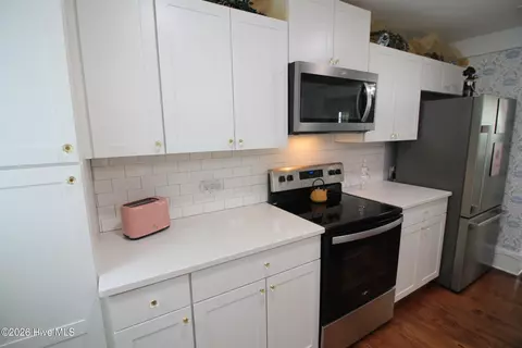 Kitchen - 400 E 11th St, Washington, NC 27889 photo 3 of 4