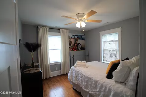 Bedroom - 400 E 11th St, Washington, NC 27889 photo 3 of 4